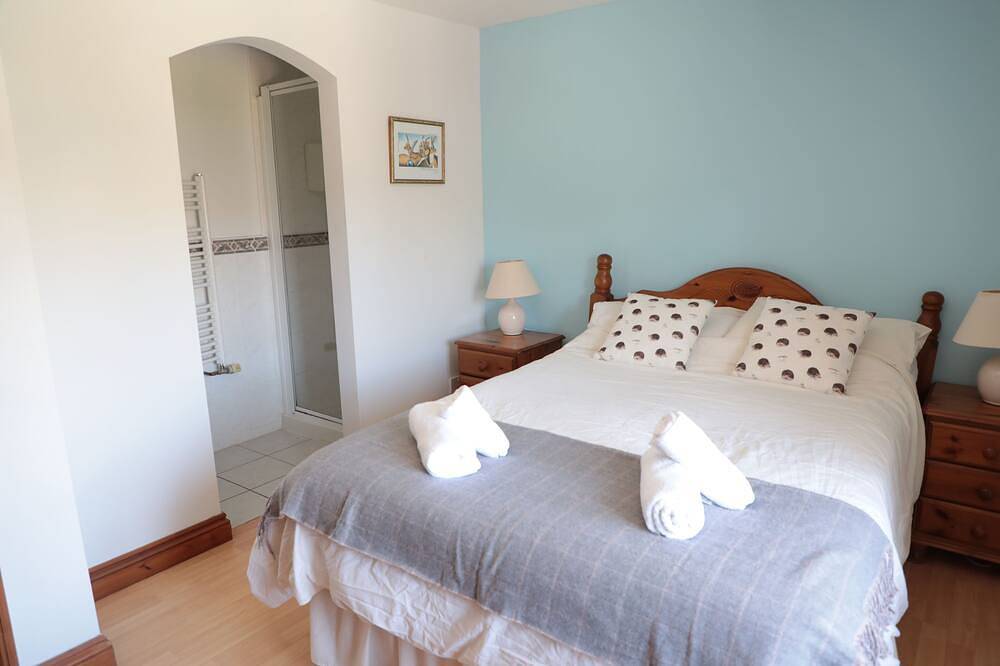 Modern 4 bed Cottage In Rural Setting close to beach. 1.5 Acres of shared Garden in Slapton, South Devon