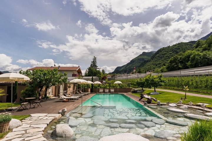 Ferienwohnung für 2 Personen, mit Terrasse und Garten sowie Pool in Nals