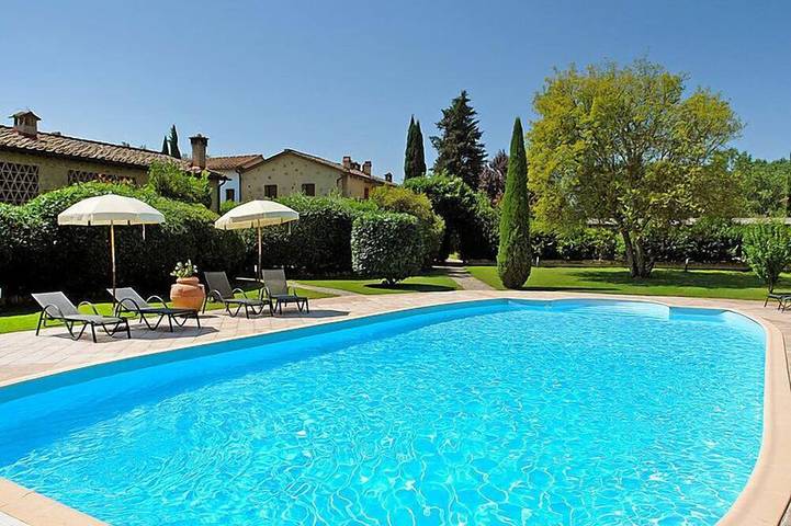 Agriturismo per 4 persone, con giardino e piscina in Castellina in Chianti