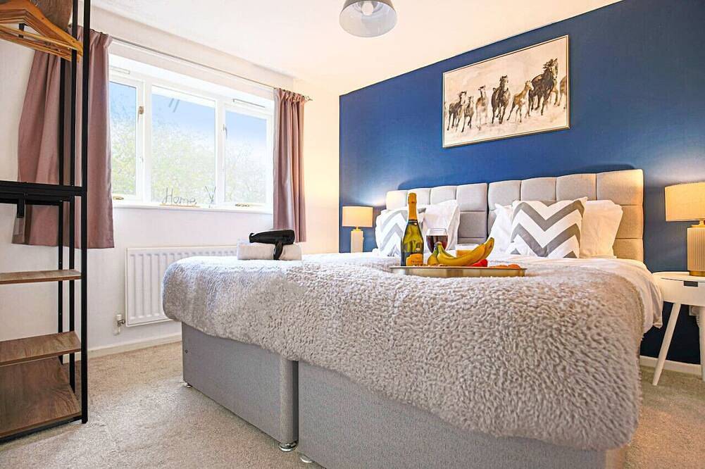 Das gemütliche Haus in Central Mk mit kostenlosen Parkplätzen und Netflix in Milton Keynes, Südostengland