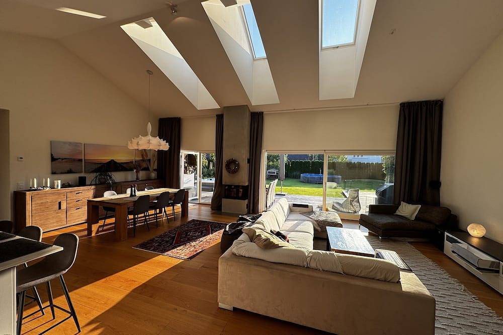 Spacious modern villa with jacuzzi close to beach in Lomma, Schwedische Ostsee