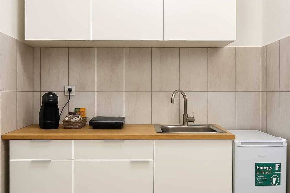 Apartmentcomplete with kitchen and personal bathroom located downtown in Bari, Bari Province