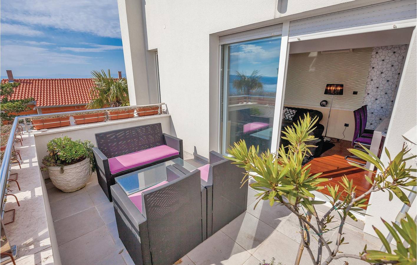 Gemütliches Apartment mit Meerblick, Terrasse, WLAN und Parkplatz – 2 km vom Strand entfernt in Crikvenica, Primorje-Gorski Kotar