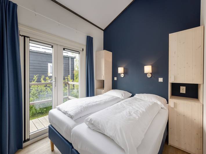Modern water cottage with microwave, in the Sneekermeer area in Friesland