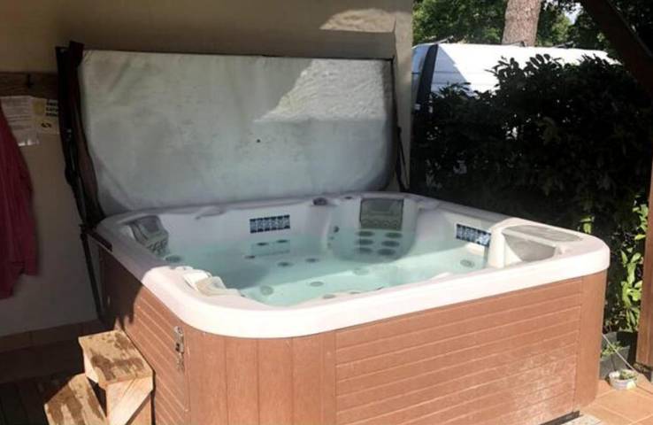 Chambre d’hôte pour 4 personnes, avec jardin ainsi que vue et piscine, animaux acceptés à Saint-Morillon