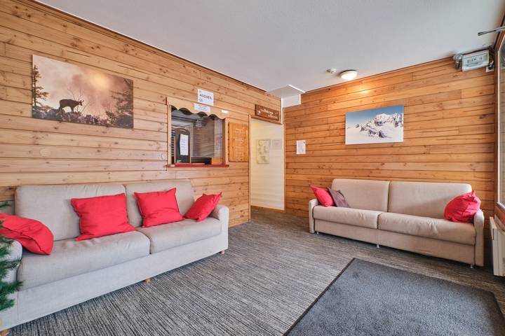 Apartamento entero, Gran apartamento a pie de pistas con vistas a la montaña, balcón y Wi-Fi in Chamrousse, Parque Nacional de los Ecrins