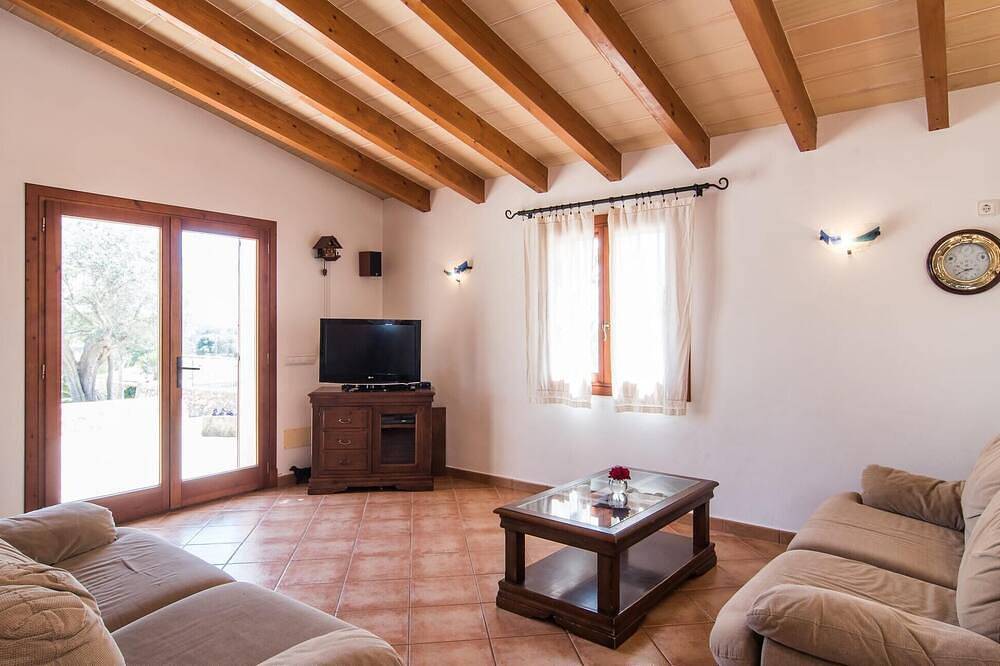 Awesome home in Shorta with private swimming pool, can be inside or outside in s'Horta, Felanitx