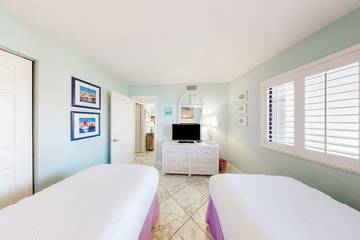 Vacation Apartment for 6 Guests in Miramar Beach, Emerald Coast, Picture 2