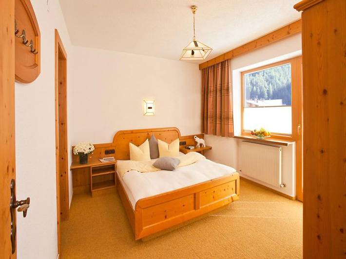 Ganze Wohnung, Ferienwohnung mit Wellnessbereich in Huben, Längenfeld