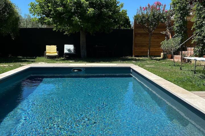 Location de vacances pour 8 personnes, avec jardin et terrasse à Aubignan