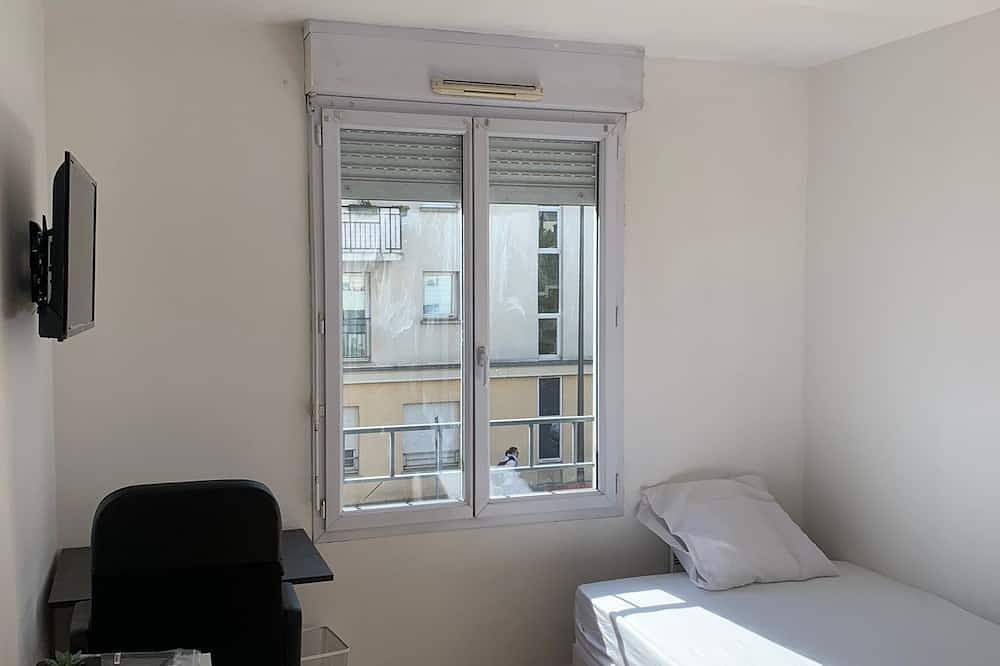 Apartamento entero, Superb bright apartment 2 minutes from Cergy station in Cergy, Valle del Oise