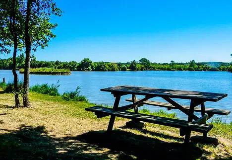Camping pour 4 personnes, avec terrasse et piscine dans l' Aveyron - 3