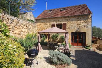 Gîte pour 6 personnes, avec jardin ainsi que piscine et terrasse à Castels