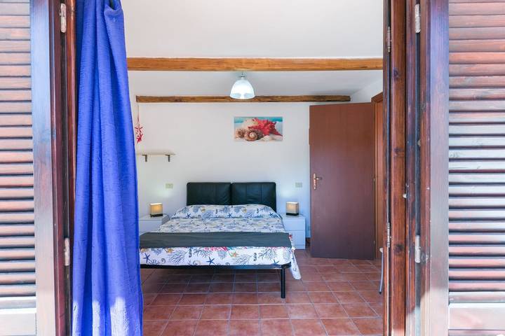 Appartamento intero, Appartamento di charme "Bilocale in Villa Elba" vicino alla spiaggia con terrazza e giardino in Marina di Campo, Campo nell'Elba