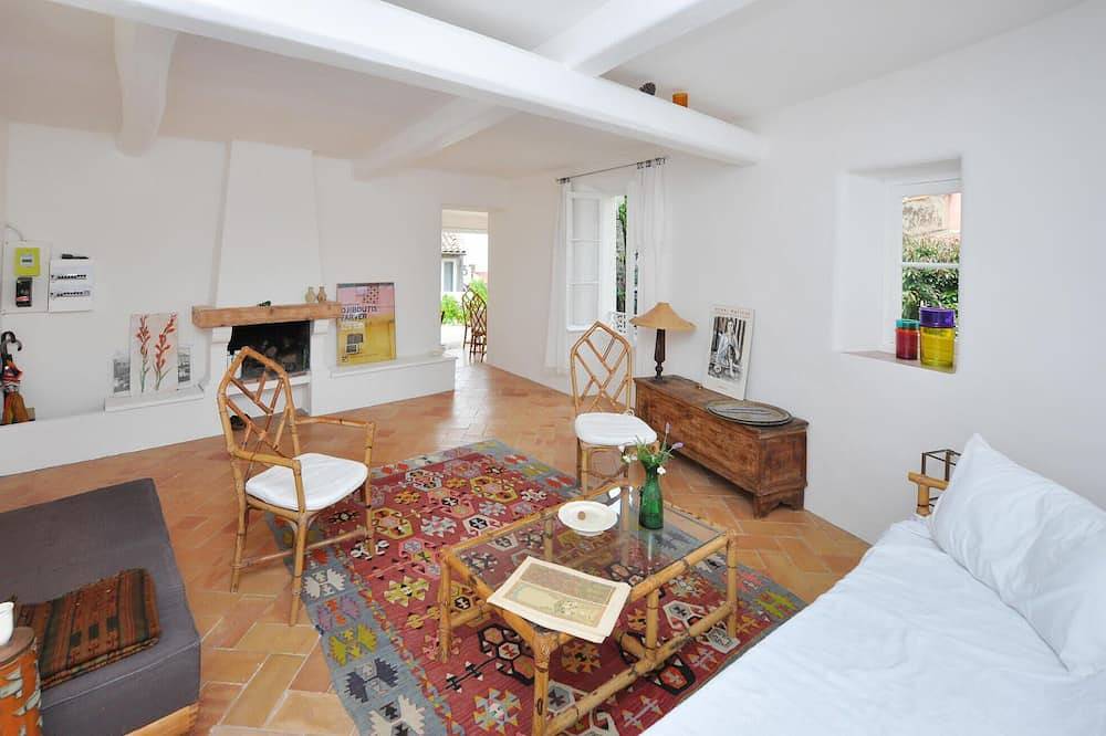 Entire apartment, 1 bedroom cozy apartment in Roquebrune-Cap-Martin in Roquebrune-Cap-Martin, Mediterranean Coast (France)