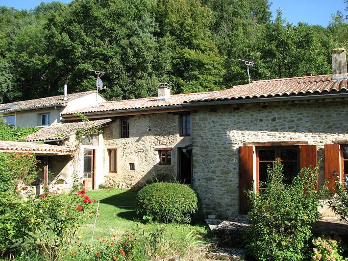 Gîte pour 7 personnes, avec jardin ainsi que piscine et terrasse