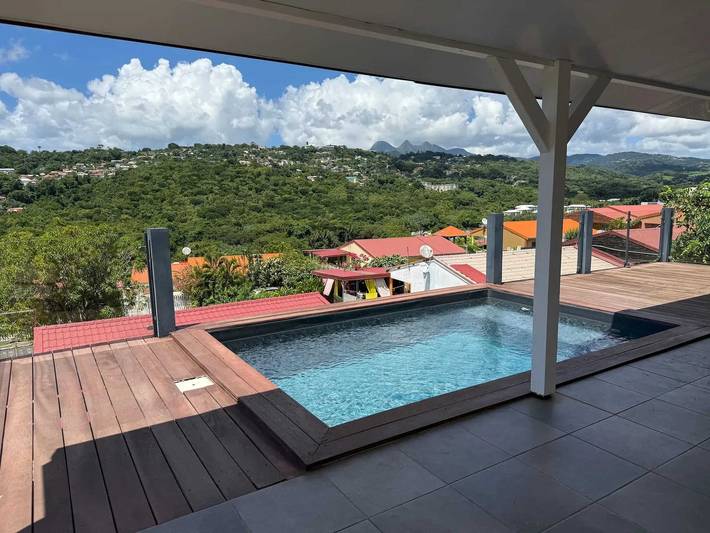 Villa con piscina privada en Fort-de-France, 93 m² in Martinica