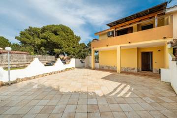 Gîte pour 4 personnes, avec jardin et balcon à Porto Pino