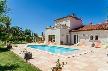 Gîte pour 2 personnes, avec vue et piscine ainsi que terrasse et jardin à Argelès-sur-Mer