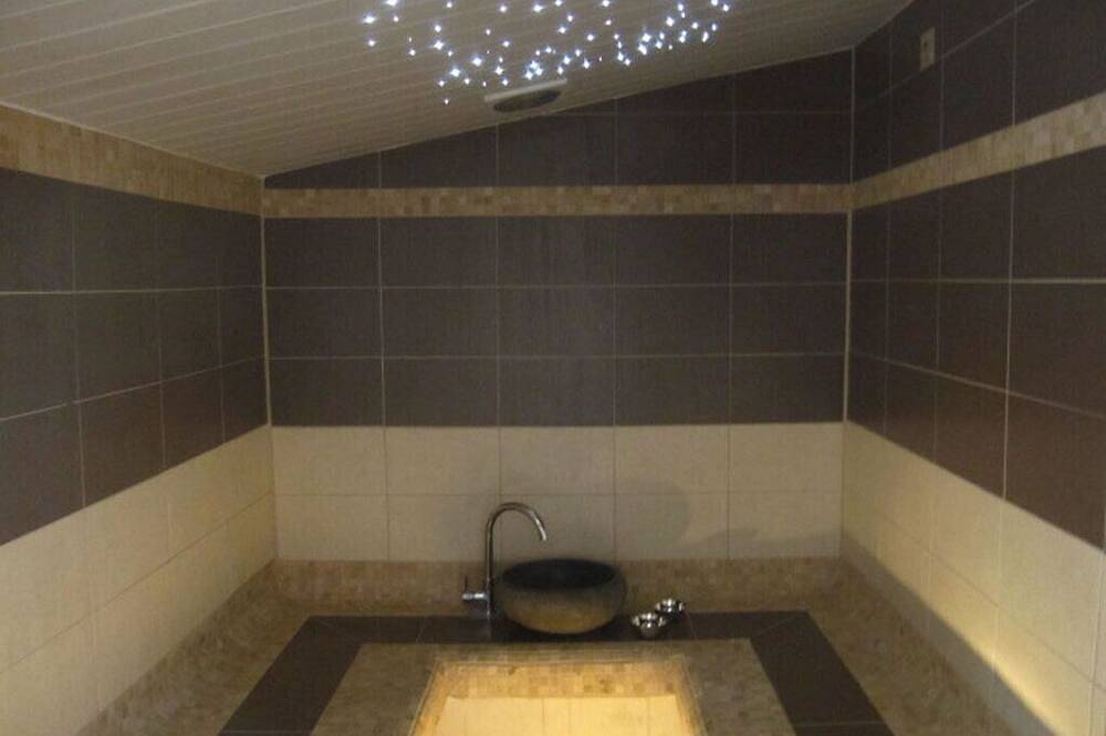 Cabane Perchée Jurassic, Unique en France, Atypique, Insolite! in Lavaurette, Macizo Central