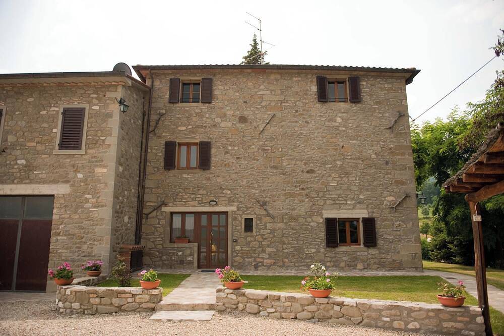 Homerez - Haus mit Pool in Caprese Michelangelo + 40m² in Caprese Michelangelo, Valtiberina
