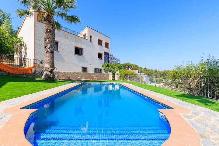 Chalet para 10 personas, con jardín y piscina, Familias con niños en La Riera