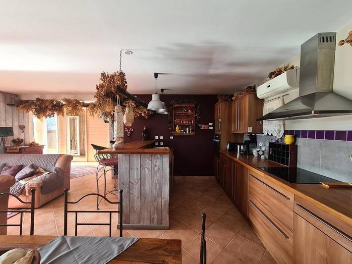 Location de vacances pour 8 personnes, avec jardin et terrasse ainsi que vue et piscine dans Cirque de Gens - 2