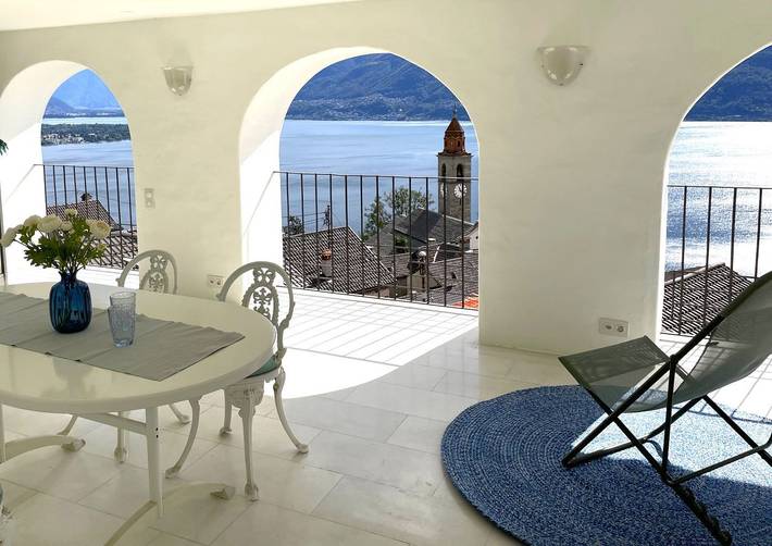 Ferienhaus für 4 Personen, mit Balkon/Terrasse und Terrasse sowie Seeblick in Ronco sopra Ascona