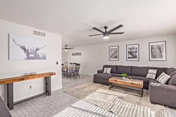 Vacation Rental for 10 Guests in Mesa, Maricopa County, Picture 3