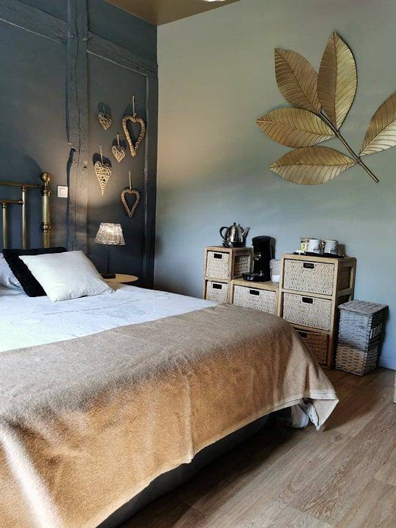 La Cour d'Hortense : chambres d'hôtes, gîte et spa - Chambre Chez Louise in Sailly-Flibeaucourt, Région d'Abbeville