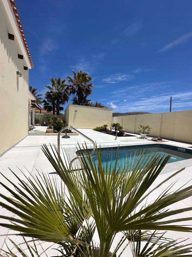 Chalet para 4 personas, con piscina y vistas al lago además de terraza y vistas - 1