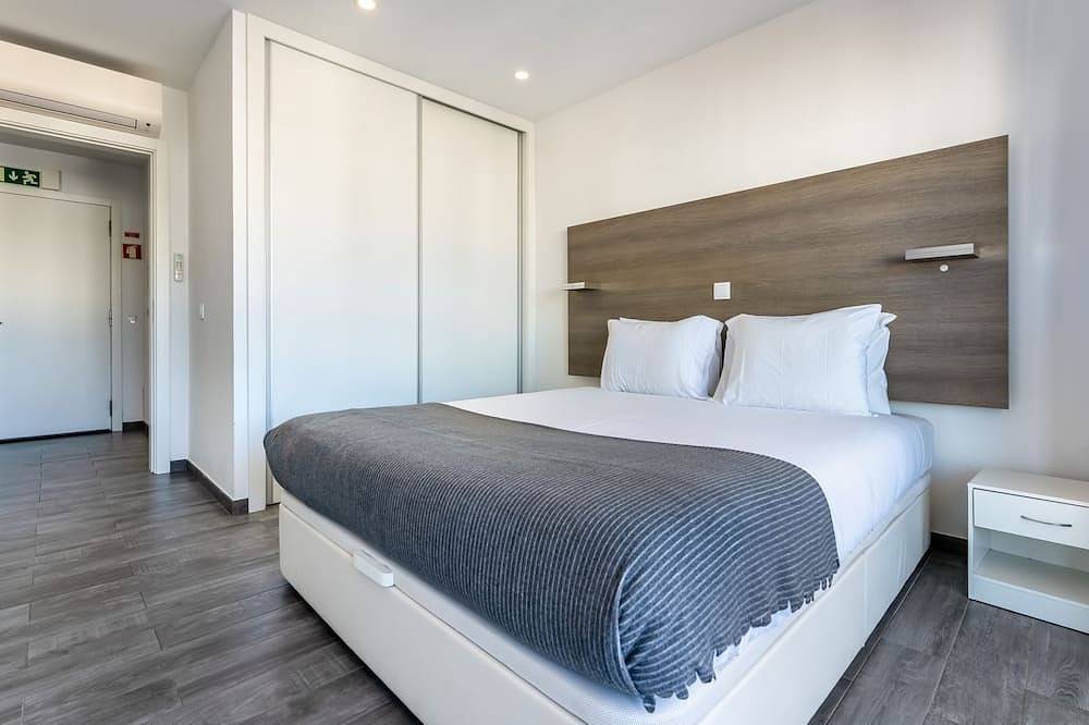 Ganze Wohnung, Red Velvet 1 Bdr Flat With Balcony by Lovelystay in Praia da Rocha, Portimão
