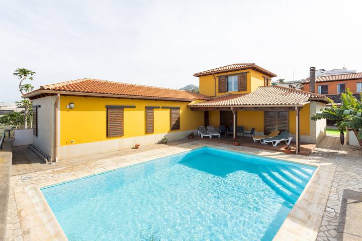 Ferienhaus für 6 Personen, mit Terrasse und Garten sowie Pool in Juan Fernández