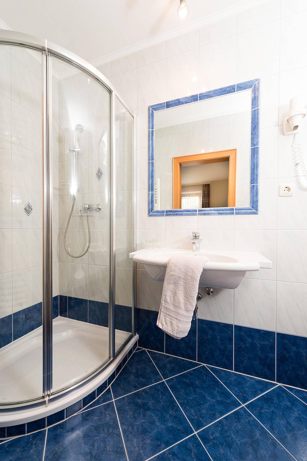 Ganze Ferienwohnung, Doppelzimmer mit Zustellbett, Dusche, Wc in Maria Alm am Steinernen Meer, Maria Alm