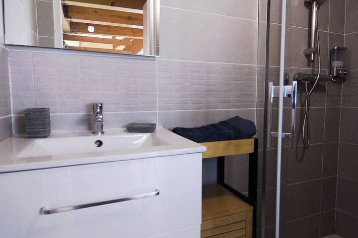 Entire apartment, Apartment in Aubenas town center, cozy style, office, internet, netflix in Aubenas, Ardèche