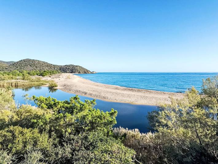 Gîte pour 4 personnes, avec vue ainsi que jardin et terrasse dans Plage De L Ovu Santu - 2