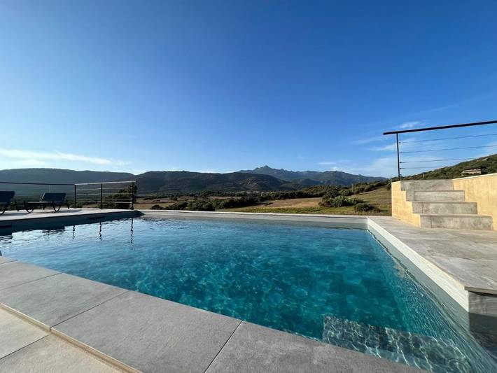 Hôtel pour 2 personnes, avec piscine et jardin ainsi que terrasse et vue