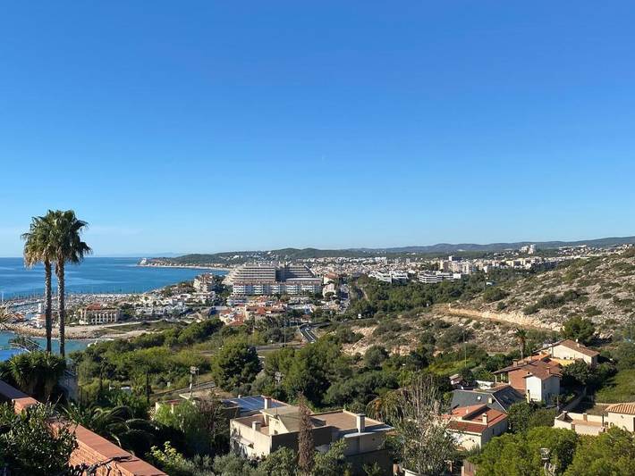 Casa rural para 11 personas, con balcón además de jardín y piscina, Familias con niños en Sitges - 2