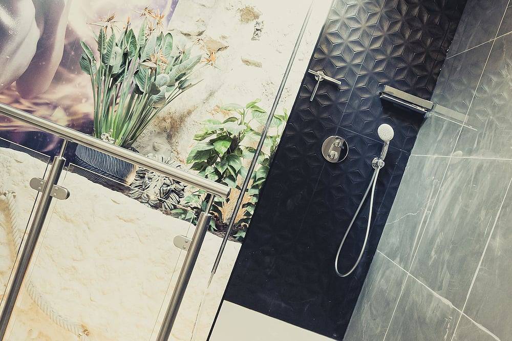 Apartamento entero, Loft with private jacuzzi, Centre Ville Pontoise in Pontoise, Valle del Oise