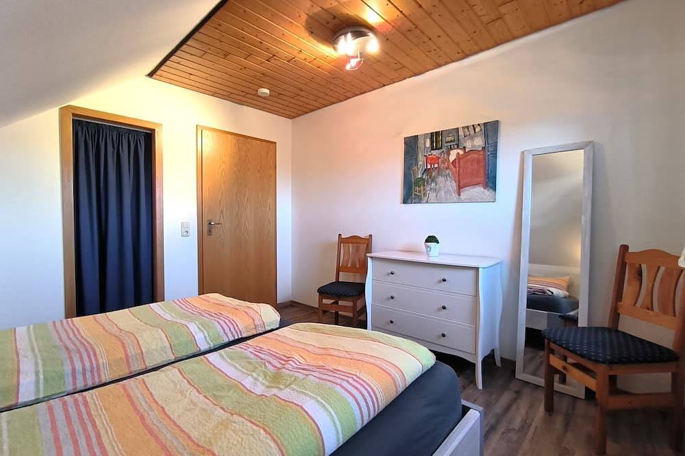 Ganze Wohnung, Lorenz: große Fewo mit sonnigem Balkon in ruhiger Lage - Ferienwohnung Lorenz in Silberstedt, Haithabu