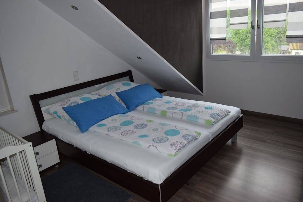 Ganze Wohnung, Ferienwohnung 1 mit Südbalkon in Zirndorf, Franken