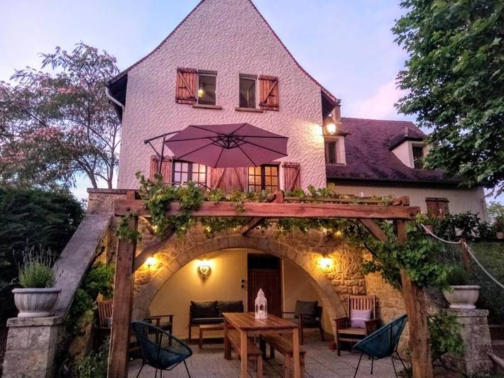 Chambre d’hôte pour 2 personnes, avec terrasse ainsi que jardin et vue