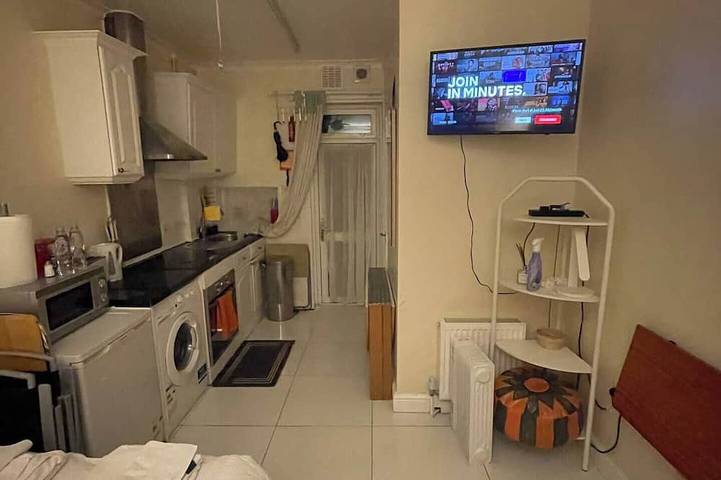 Apartment for 2 people, with pets in Hounslow