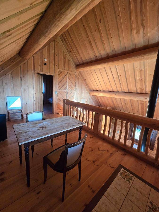 Gîte pour 5 personnes, avec vue et terrasse, animaux acceptés à Lubersac - 4