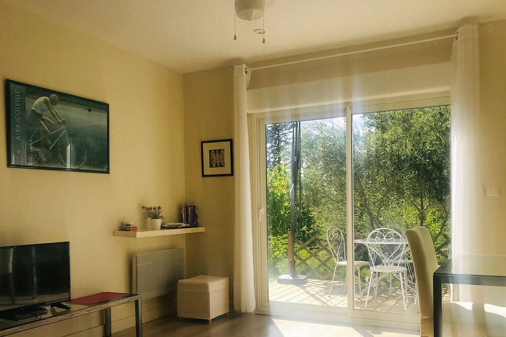 Gite 4 Personnes Terrasse Jardin Piscine in Aspiran, Región de Lodève