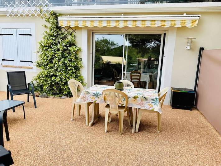 Gîte pour 4 personnes, avec terrasse ainsi que piscine et jardin à Bras - 3