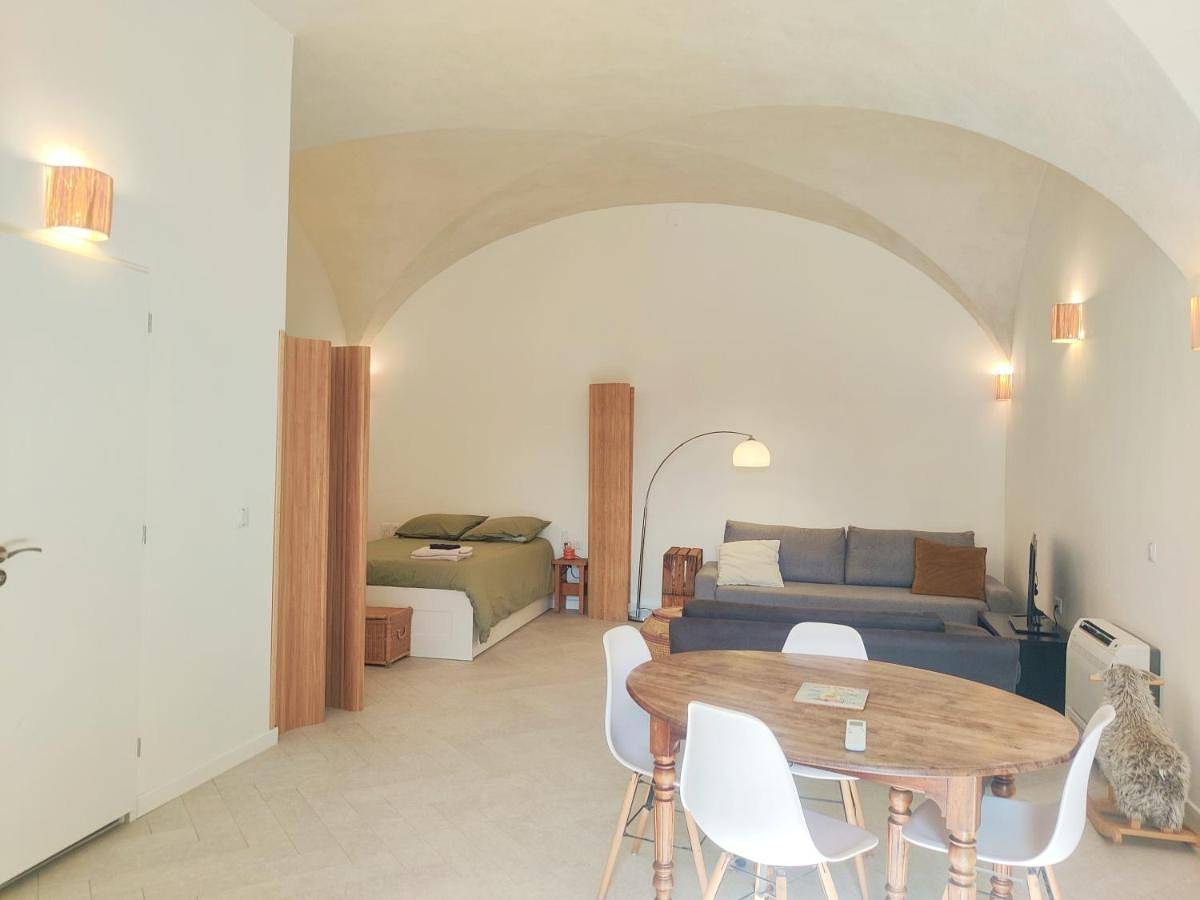 Appartement entier, L'écurie du Château - Suite voûtée d'exception in Neuville-sur-Saône, Lyon et ses environs