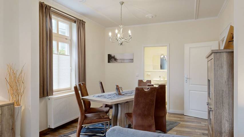 Apartamento entero, Große Ferienwohnung mit 2 Schlafzimmern, 2 Bädern und 2 Parkplätzen, strandnah. in Ostseebad Binz, Binz