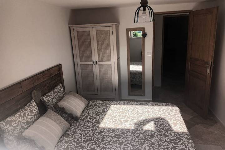 Gîte pour 4 personnes, avec jacuzzi et jardin, animaux acceptés à Brignoles - 4