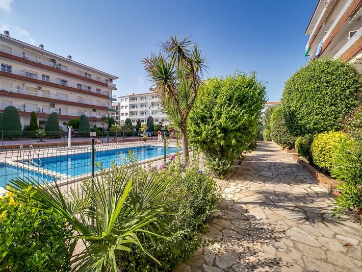 Holiday rental for 5 people, with balcony and pool, child-friendly in Blanes